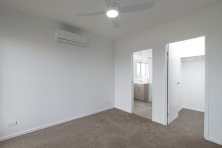 Modern Family Living - Photo 5