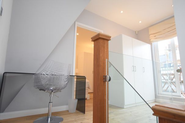 Huntsworth Mews, London, NW1 - Photo 1