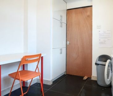 Room in a Shared Flat, Whitechapel Road, E1 - Photo 6