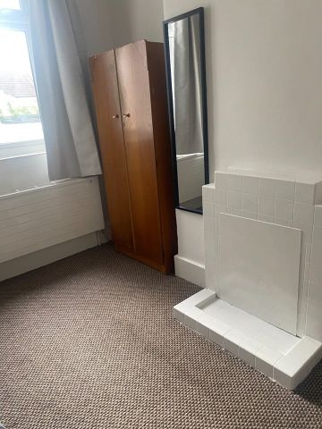 4 Bed Terraced House, Whippingham Road, BN2 - Photo 5