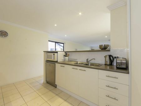 26 Beauty Crescent, Surfside NSW - Photo 2