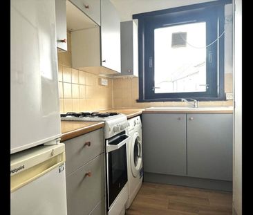 3 Bed Flat, Froghall Place, AB24 - Photo 2