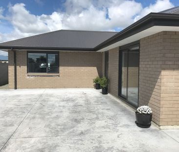 New Build - Low maintenance, warm and modern - Photo 3