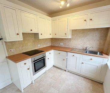 2 bedroom terraced house to rent - Photo 4