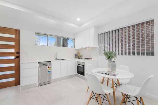 PRESTIGIOUS HOME WITH BONUS ATTACHED GRANNY FLAT - Photo 1