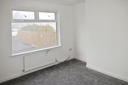 4 bedroom semi-detached house to rent - Photo 2