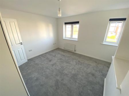 4 bedroom detached house to rent - Photo 4