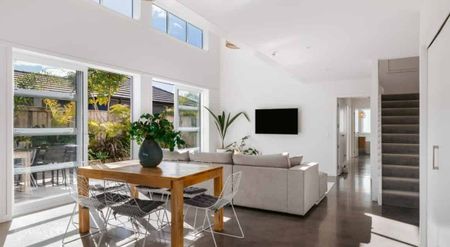 Spacious Family Home - Photo 5