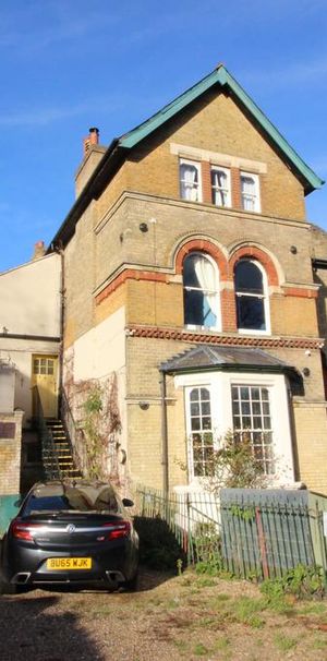 Studio to rent - Photo 1