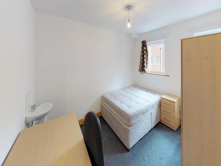 4 bedroom flat to rent - Photo 3