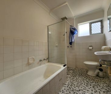 DOWNSTAIRS UNIT. SECURE AND IN A VERY CONVENIENT LOCATION - Photo 6