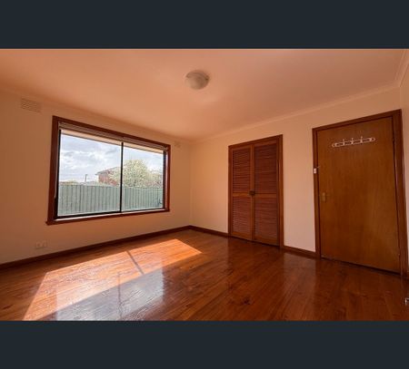 4/48 Geach Street, Dallas, Vic 3047 - Photo 3
