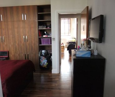 1 Bed Flat, Fulham Road, SW6 - Photo 2