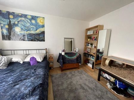 3 bedroom apartment to rent - Photo 4