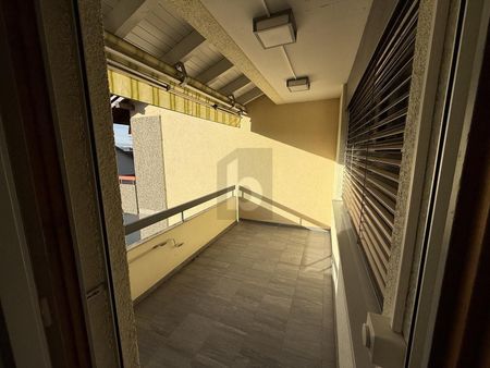 MAINTAINED WITH CHEMINÉE AND SUNNY BALCONY! - Foto 3