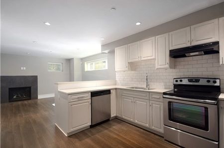 West Vancouver Ambleside Luxury 3-Level Home 5br 7ba for Rent (Ambleside) - Photo 5