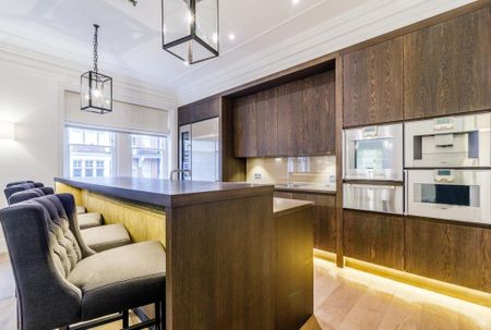 3 bedroom conversion flat with 1 reception and 3 bathrooms in Mayfair, W1K - Photo 5