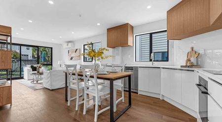 2-Bedroom in New Lynn - Photo 3