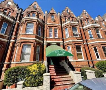 Top Floor Apartment Moments From The Beach - Photo 2