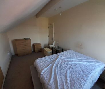 1 bedroom in a house share to rent - Photo 1