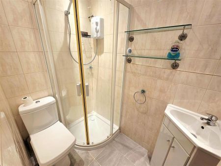 4 bedroom terraced house to rent - Photo 5