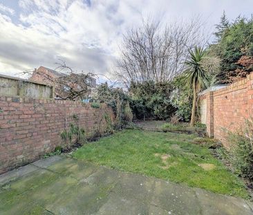 2 bedroom semi-detached house to rent - Photo 6