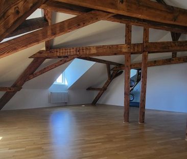 Grosszügige 2-Zimmer Dachwohnung - Photo 2