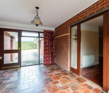 156 Gilnahirk Road, Belfast, BT5 7QQ - Photo 2