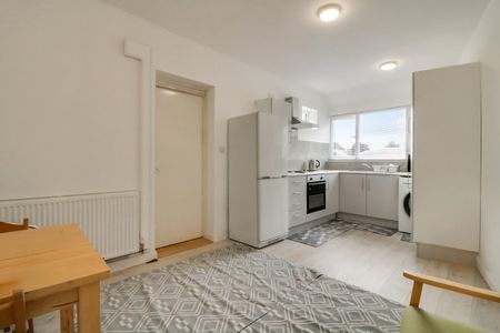 Barn Hill, Wembley, HA9 - Photo 5