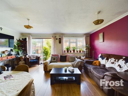 Robin Way, Staines-upon-Thames, Surrey,TW18 - Photo 2