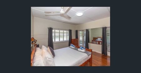 FURNISHED HIGH SET, OLDER STYLE ORIGINAL QUEENSLANDER - $750 PER WEEK - AVAILABLE NOW - Photo 4