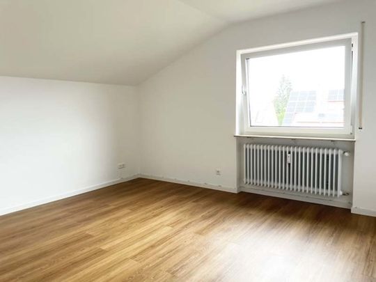 Sehr helle 3,5-Zimmer-Wohnung mit Balkon und Garage - Foto 1