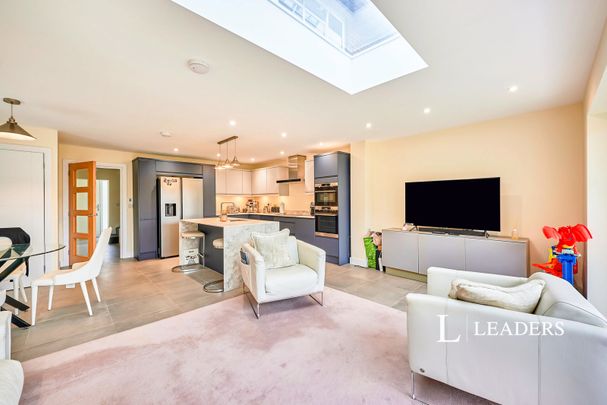 5 bedroom house to rent Chelmsford Road, Hatfield Heath, Bishops Stortford, CM22 - Photo 1