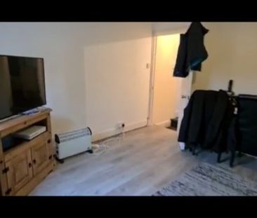 1 Bed Flat, Star Road, RG4 - Photo 2