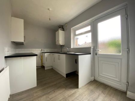 3 bedroom terraced house to rent - Photo 5