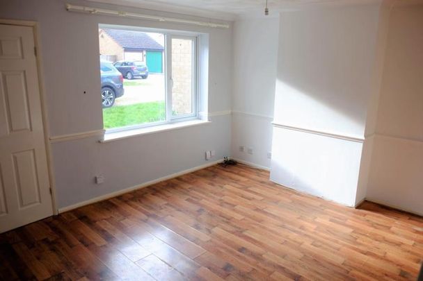 3 Bedroom Semi-Detached House For Rent - Photo 1