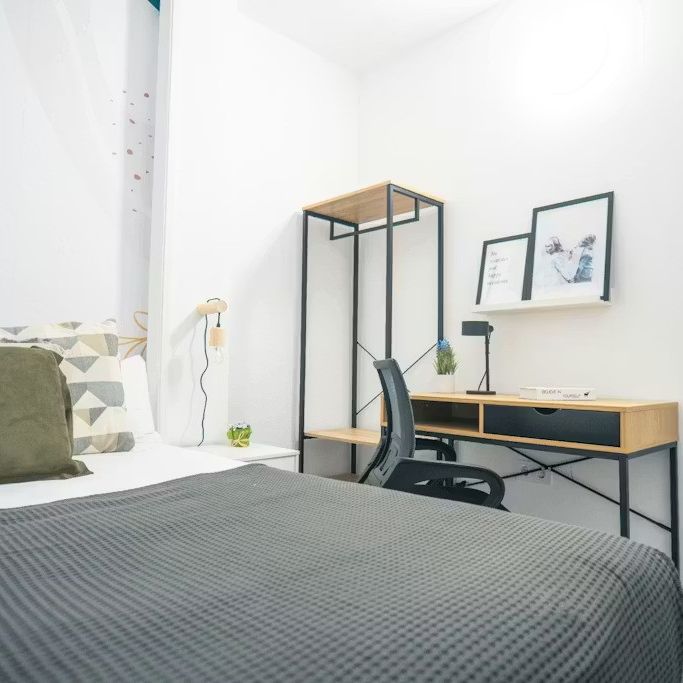 Carrer de Roger de Llúria, Barcelona, Catalonia 08037 - Photo 1