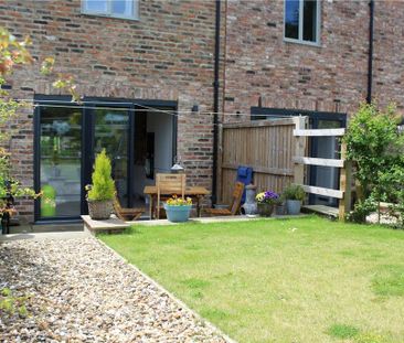 2 bedroom terraced house to rent - Photo 3