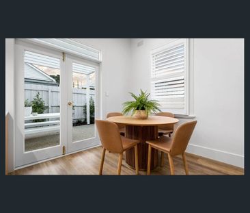 A PERFECTLY POSITIONED STUNNER - Photo 2