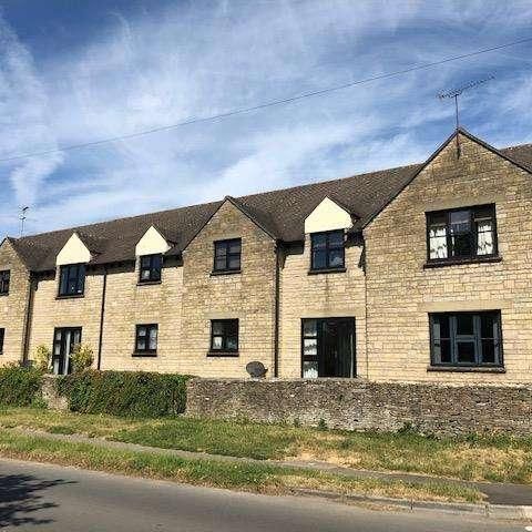 Manor Court, Fairford, GL7 - Photo 1