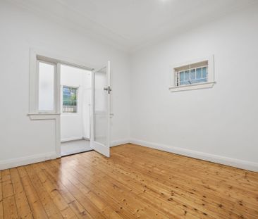 Apartment For Lease In Boutique Art Deco Block Of 4 Units - Photo 3