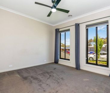 LIGHT FILLED FAMILY HOME! - Photo 3