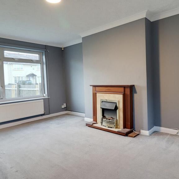 3 bedroom end of terrace house to rent - Photo 1