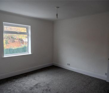2 bedroom end of terrace house to rent - Photo 2