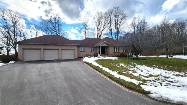 6 Channen Court, Springwater, ON L9X 0T8 - Photo 1