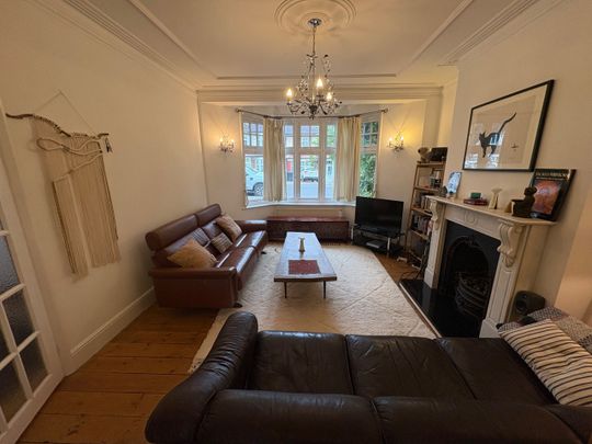 4 Bed Terraced House, Hamilton Crescent, N13 - Photo 1