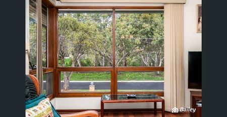 Spacious 4-Bedroom Family Home in a Peaceful, Leafy Setting - Photo 4