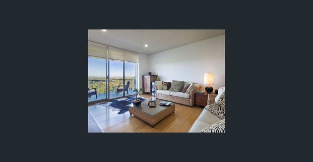 FULLY FURNISHED EXECUTIVE RENTAL! three bedroom luxury apartment situated on the 8th floor superb Parkland Views on South Tce. Short or Long Term. - Photo 1