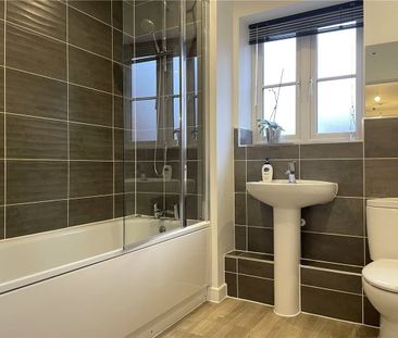 Modern well presented two bedroom apartment with own front door. - Photo 1