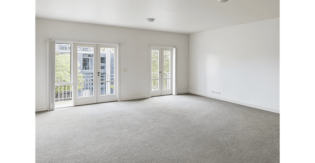 SPACIOUS APARTMENT IN THE HEART OF CARLTON - Photo 1